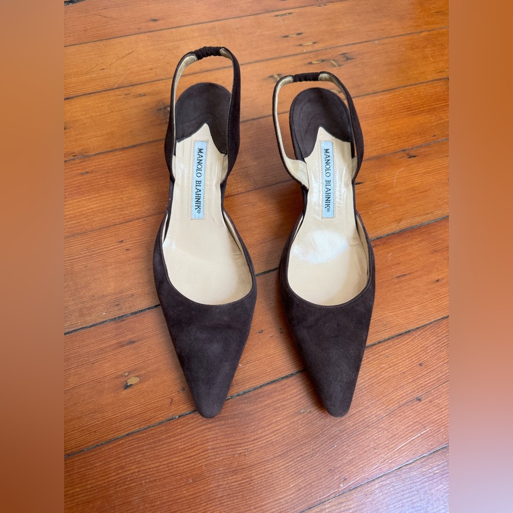 Manolo Blahnik Carolyne Brown Suede Slingback Pointed Toe Pump 37.5